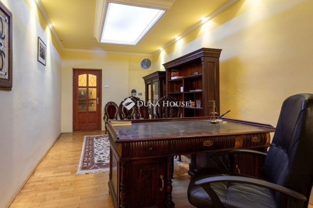 Eladó téglalakás, Budapesten, VI. kerületben 69 M Ft, 1 szobás