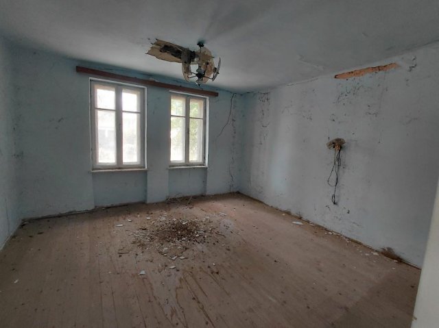 Eladó családi ház, Sikátoron 12.9 M Ft, 2 szobás