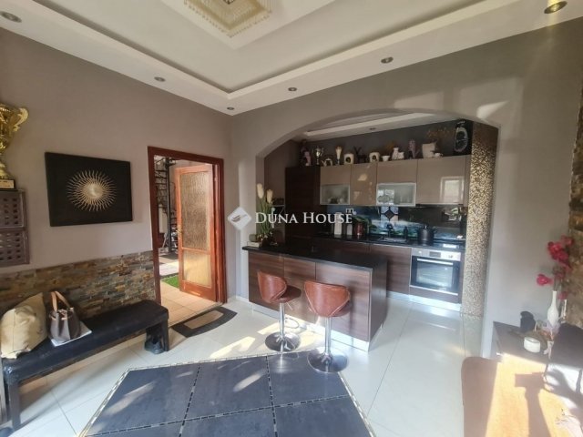 Eladó családi ház, Budapesten, XV. kerületben 254.9 M Ft