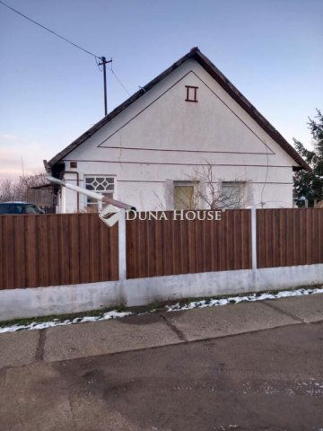 Eladó családi ház, Pócspetrin 11 M Ft, 3 szobás