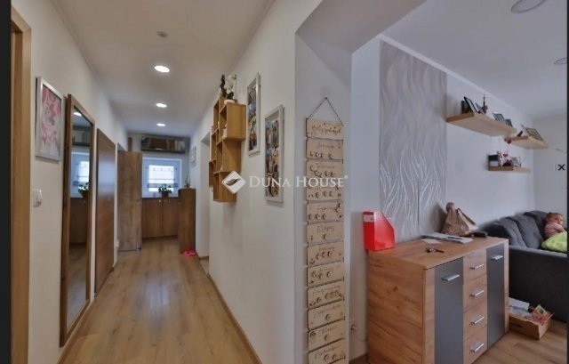 Eladó családi ház, Pécsett 94.9 M Ft, 3 szobás