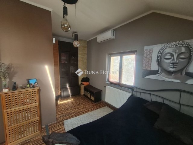 Eladó családi ház, Budapesten, XV. kerületben 254.9 M Ft