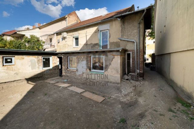 Eladó téglalakás, Pécsett 55 M Ft, 3 szobás