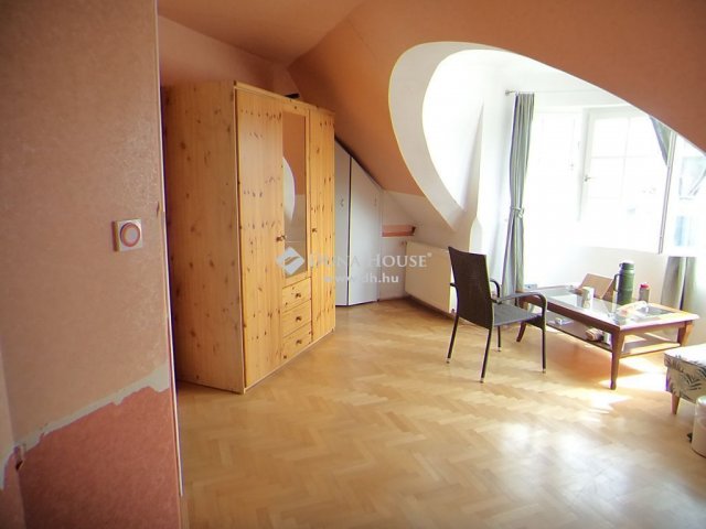 Eladó családi ház, Budapesten, III. kerületben 192 M Ft