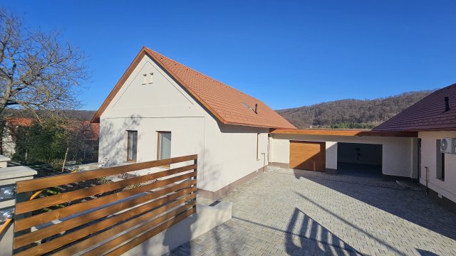 Eladó családi ház, Orfűn 134.9 M Ft, 3 szobás