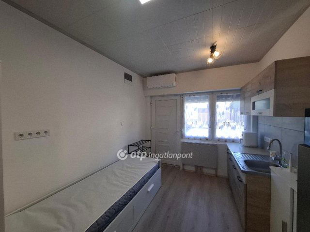 Eladó téglalakás, Egerben 19.9 M Ft, 1 szobás