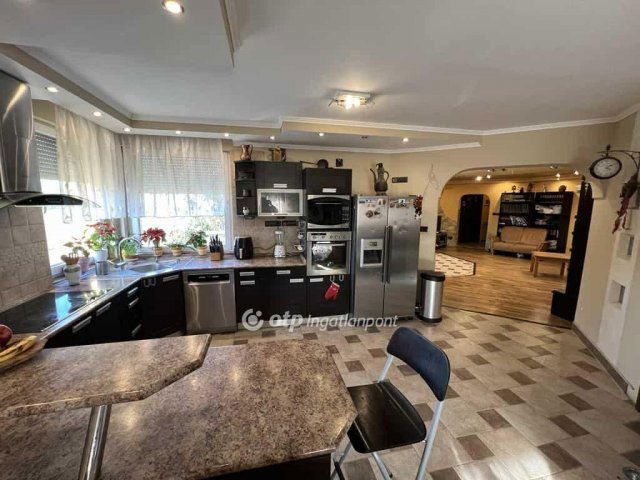 Eladó családi ház, Halásztelken 159.9 M Ft, 7 szobás