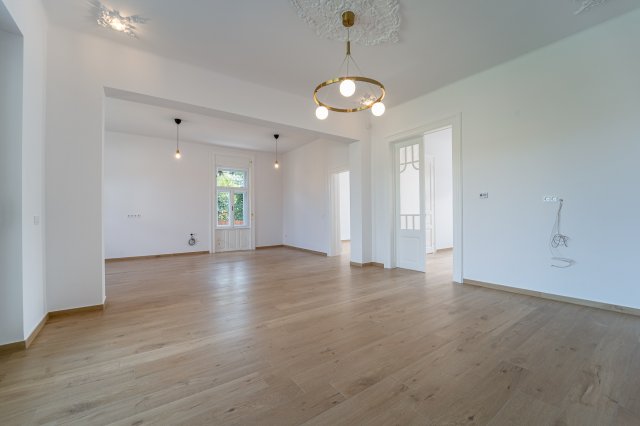 Eladó családi ház, Cegléden 159 M Ft, 5 szobás