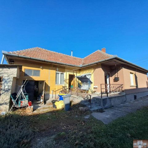 Eladó családi ház, Péterin 58.8 M Ft, 3 szobás