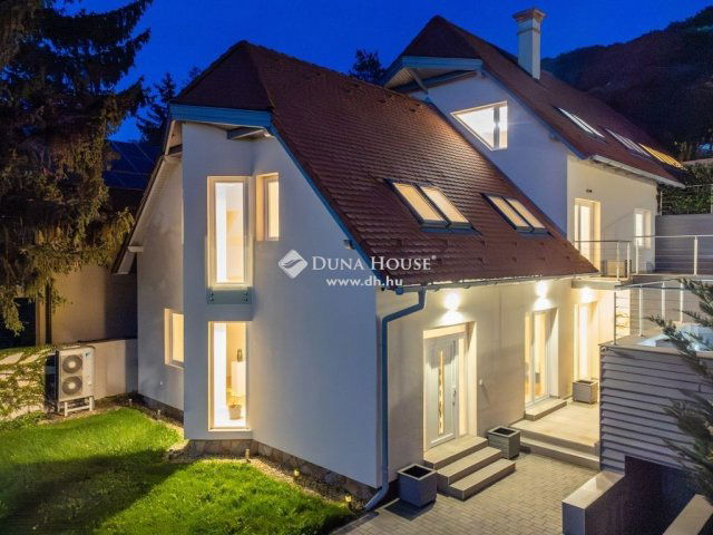 Eladó családi ház, Csobánkán 350 M Ft, 7 szobás