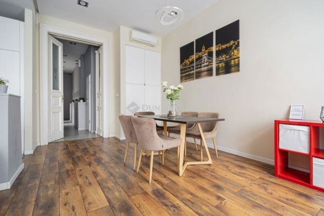 Eladó téglalakás, Budapesten, VI. kerületben 229 M Ft, 6 szobás