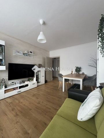 Eladó panellakás, Kecskeméten 49.8 M Ft, 3 szobás