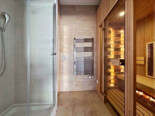 Eladó családi ház, Pécsett 425 M Ft, 4 szobás