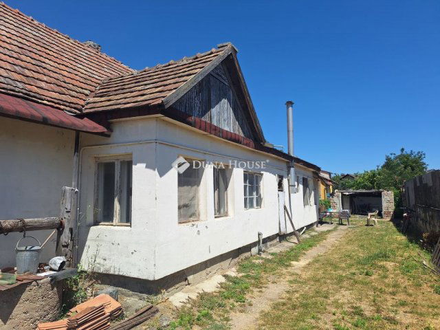 Eladó családi ház, Bicskén 31.5 M Ft, 5 szobás