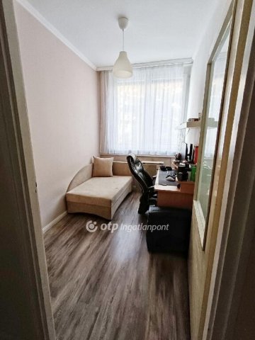 Eladó téglalakás, Szigetszentmiklóson 79.9 M Ft, 2+2 szobás