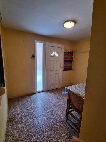 Eladó családi ház, Rezin 18 M Ft, 1+1 szobás