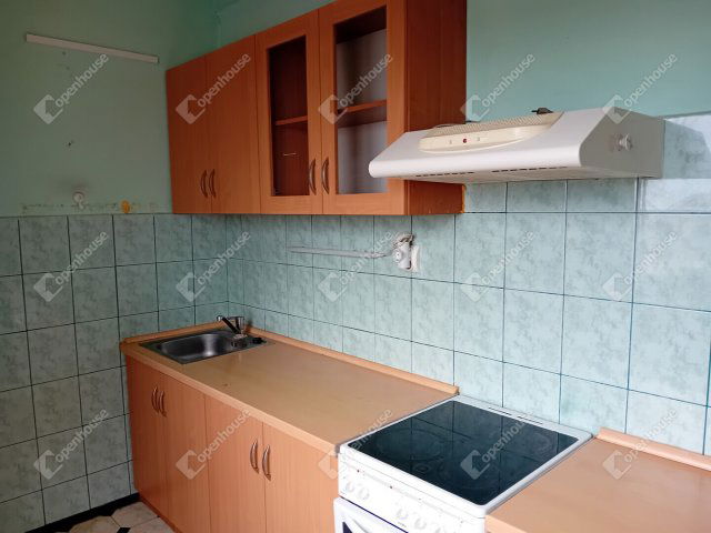 Eladó panellakás, Tatabányán 29.9 M Ft, 2 szobás