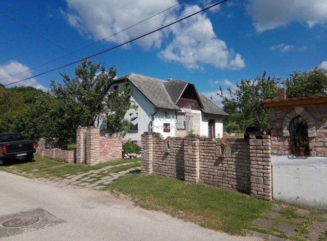Eladó családi ház, Szomoron 57.9 M Ft, 5 szobás