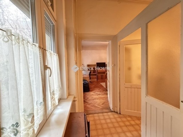 Eladó téglalakás, Budapesten, VI. kerületben 64.9 M Ft, 1 szobás