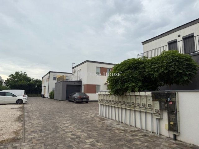 Eladó családi ház, Vecsésen 147 M Ft, 4 szobás