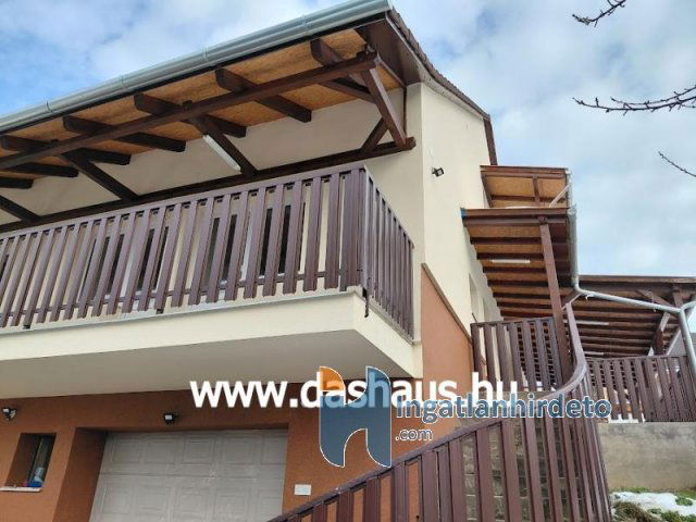 Eladó családi ház, Keszthelyen 130 M Ft, 4+3 szobás