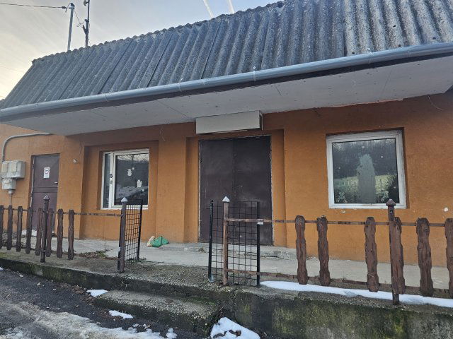 Eladó családi ház, Komlón 13.5 M Ft, 2+1 szobás