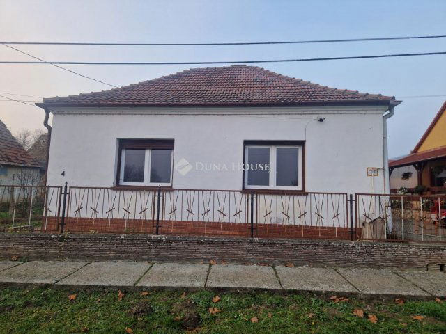 Eladó családi ház, Lánycsókon 35.99 M Ft, 3 szobás