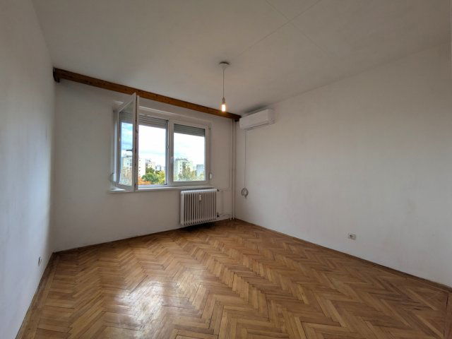Eladó panellakás, Debrecenben 63.9 M Ft, 3 szobás