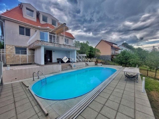Eladó családi ház, Szentendrén 238 M Ft, 6 szobás