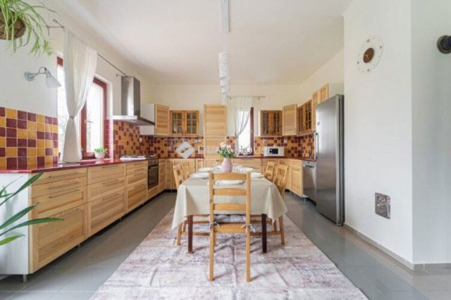 Eladó családi ház, Kisorosziban 114.9 M Ft, 3 szobás