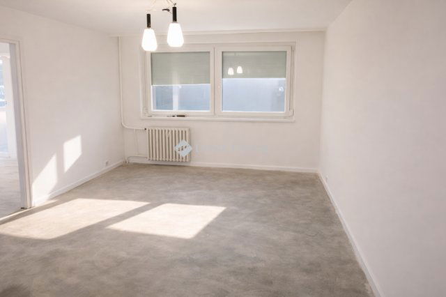 Eladó panellakás, Kecskeméten 49.9 M Ft, 2 szobás