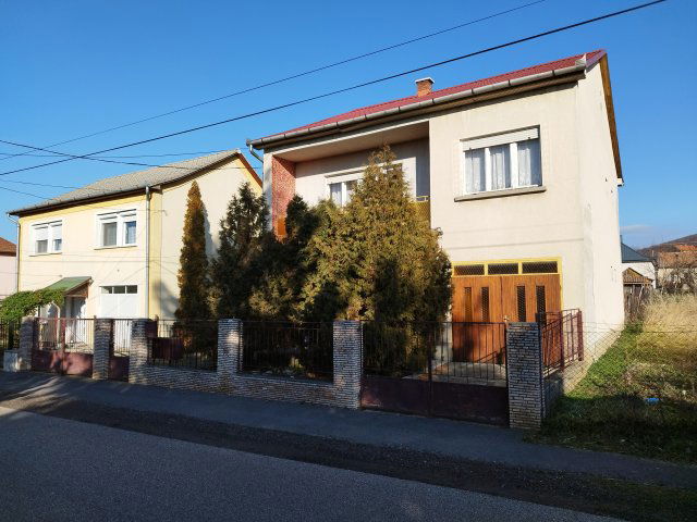 Eladó családi ház, Apcon 33.9 M Ft, 4+1 szobás