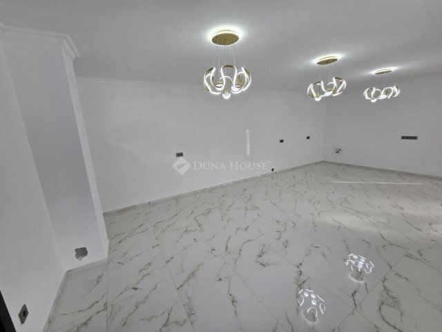 Eladó családi ház, Lajoskomáromban 53.5 M Ft, 4 szobás