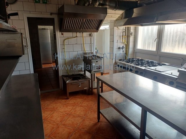 Kiadó üzlethelyiség, Nyíregyházán 300 E Ft / hó, 1 szobás