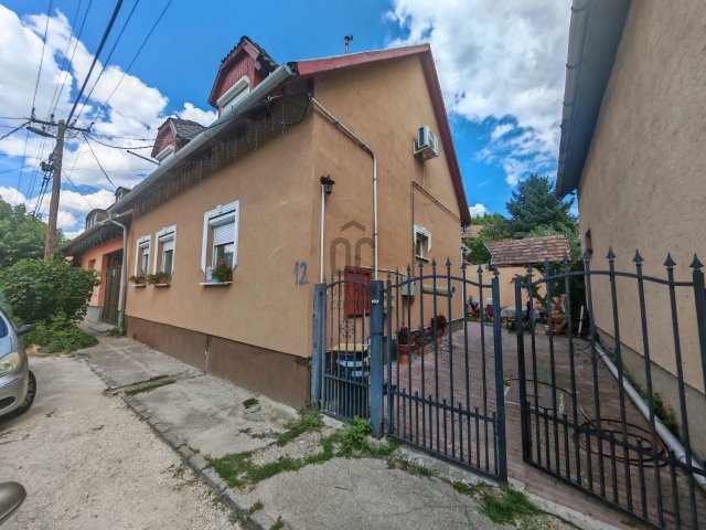 Eladó családi ház, Esztergomban 99.8 M Ft, 3 szobás