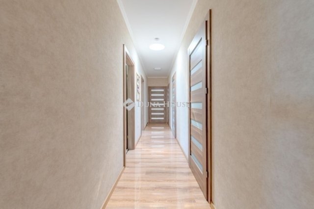 Eladó családi ház, Üllőn 299 M Ft, 6 szobás