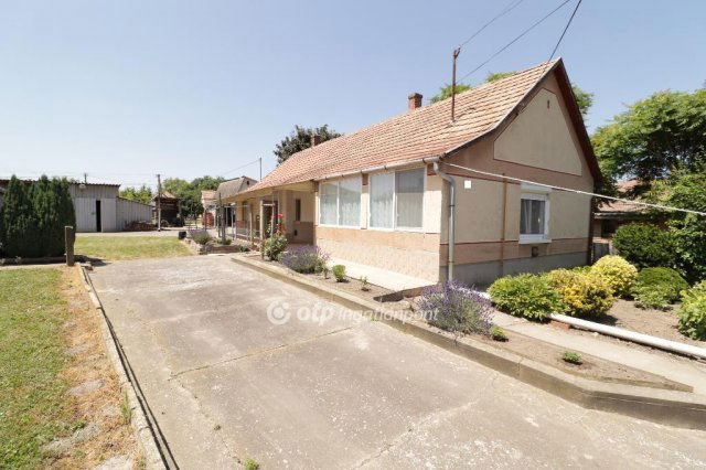 Eladó családi ház, Szalkszentmártonon 24.9 M Ft, 3 szobás