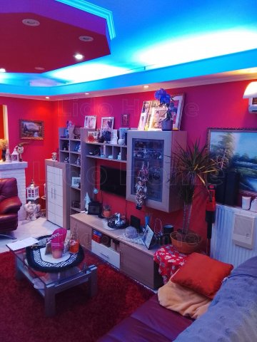 Eladó panellakás, Komáromban 55 M Ft, 2 szobás