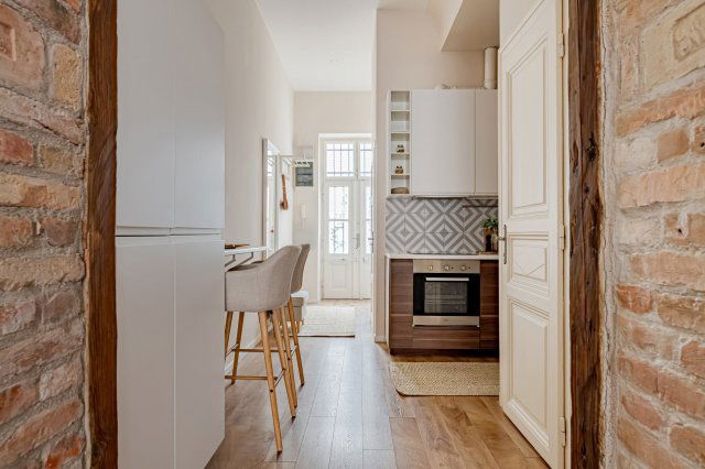 Kiadó téglalakás, albérlet, V. kerületben, Akadémia utcában