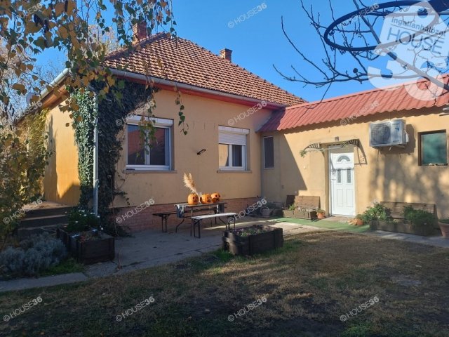 Eladó családi ház, Kiskunfélegyházán 39.9 M Ft, 3 szobás
