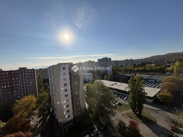 Eladó panellakás, Budapesten, III. kerületben 69.9 M Ft