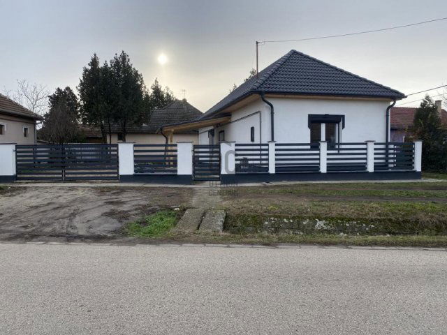 Eladó családi ház, Abonyban 54.9 M Ft, 3 szobás