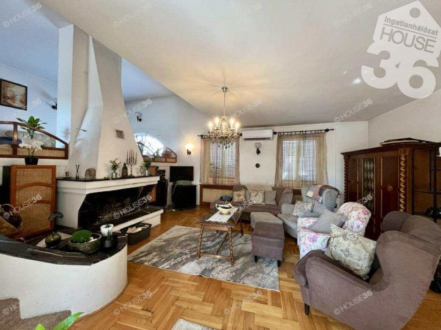 Eladó családi ház, Kecskeméten 130 M Ft, 5 szobás