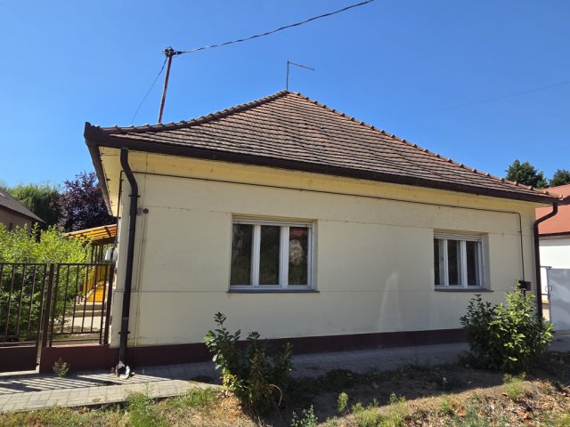 Eladó családi ház, Kiskunlacházán 49.9 M Ft, 4+1 szobás