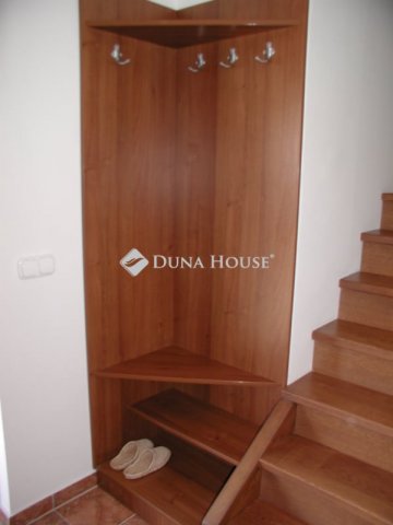 Eladó téglalakás, Székesfehérvárott 69.9 M Ft, 3 szobás