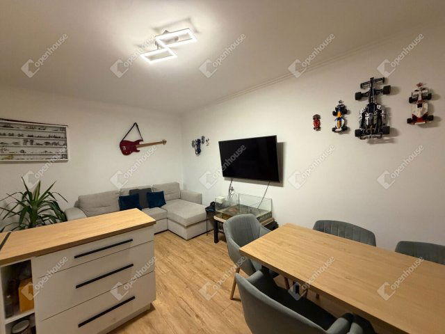 Eladó panellakás, Győrött 54.9 M Ft, 4 szobás