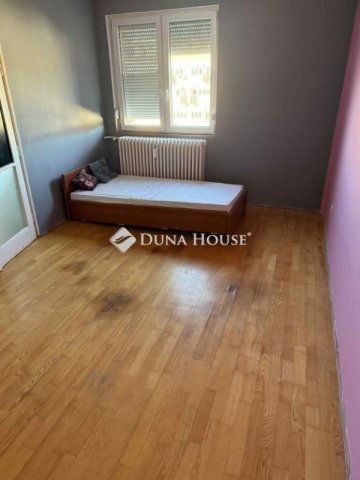 Eladó téglalakás, Pécsett 48 M Ft, 2 szobás