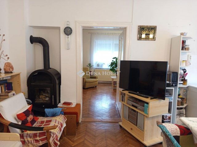 Eladó ikerház, Komlón 27.49 M Ft, 3 szobás