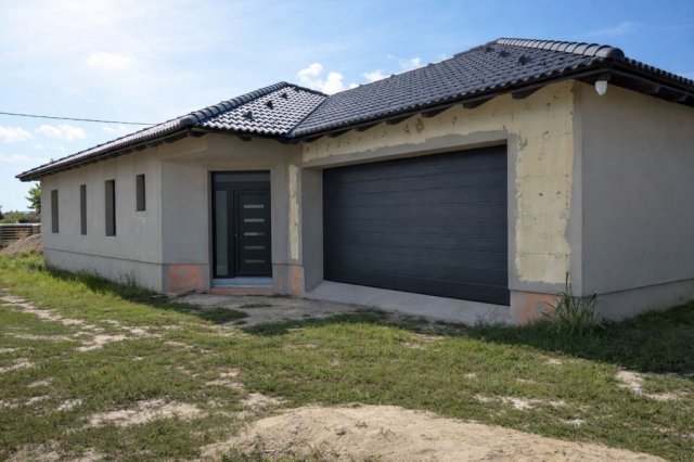 Eladó családi ház, Pákozdon 149.9 M Ft, 4 szobás