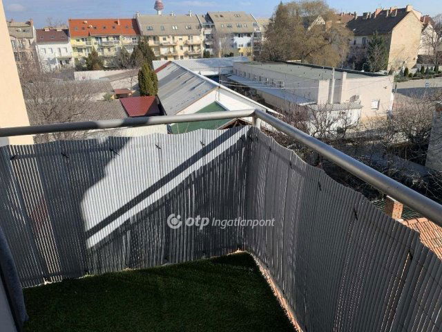 Eladó téglalakás, Szegeden 75 M Ft, 2 szobás